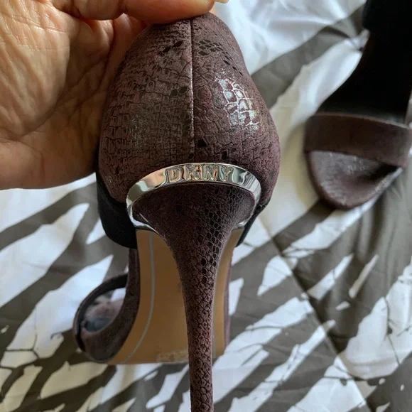 DKNY purple and black heels - Picture 5 of 5